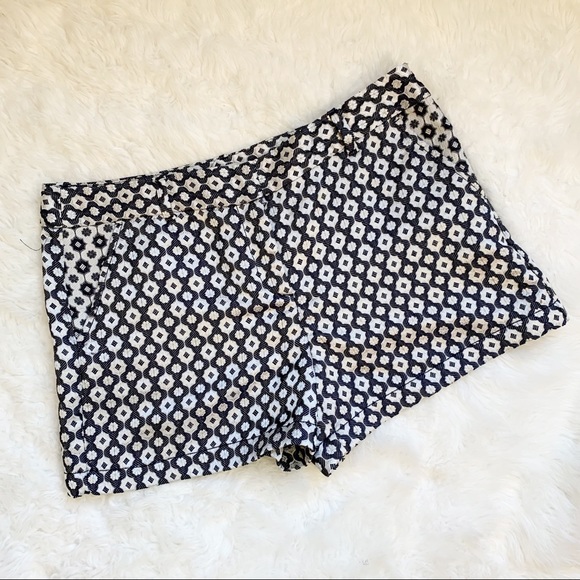 Ann Taylor Pants - ANN TAYLOR LOFT patterned shorts size 10 with pockets and stretch dark navy